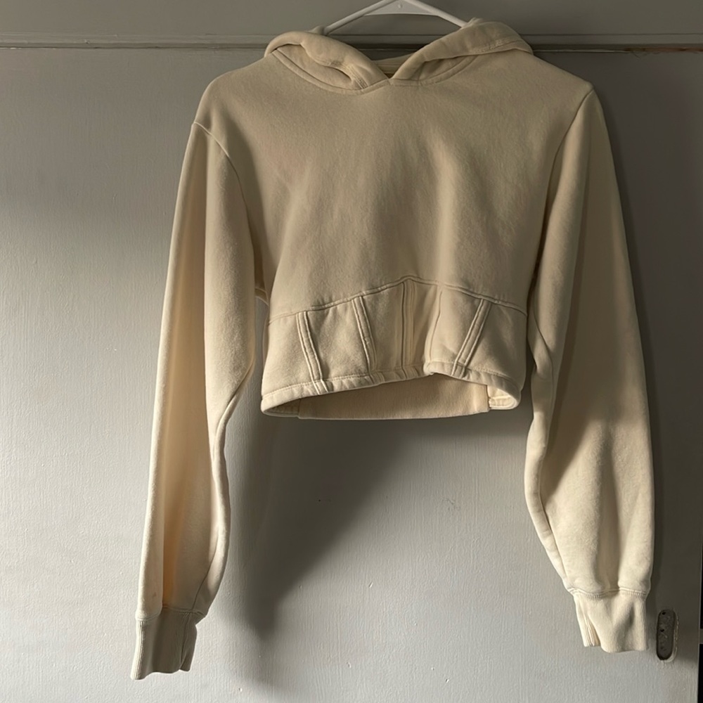 Hollister Cropped Hooded Sweatshirt in Cream